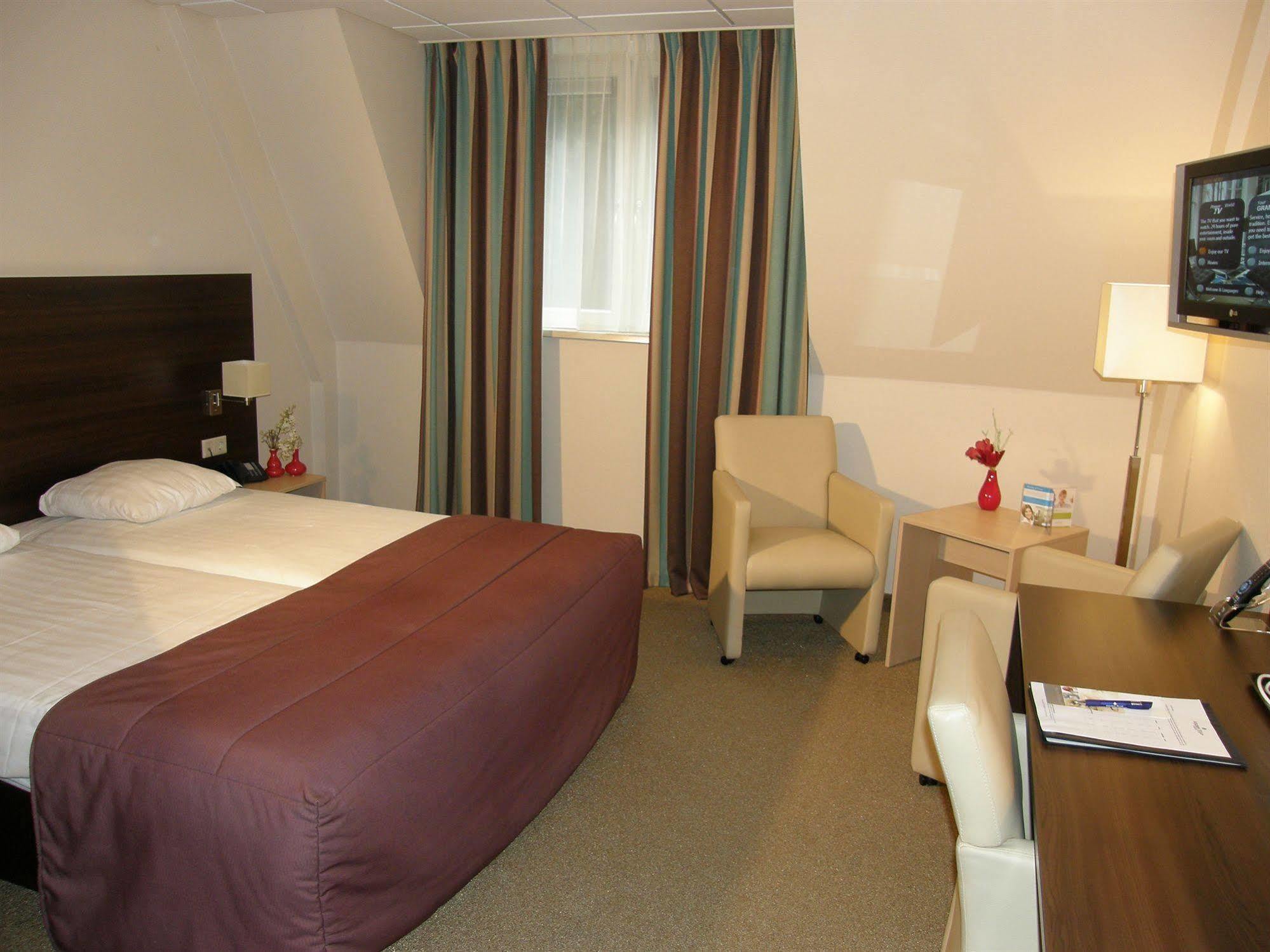 Hotel De Werelt Garderen Esterno foto